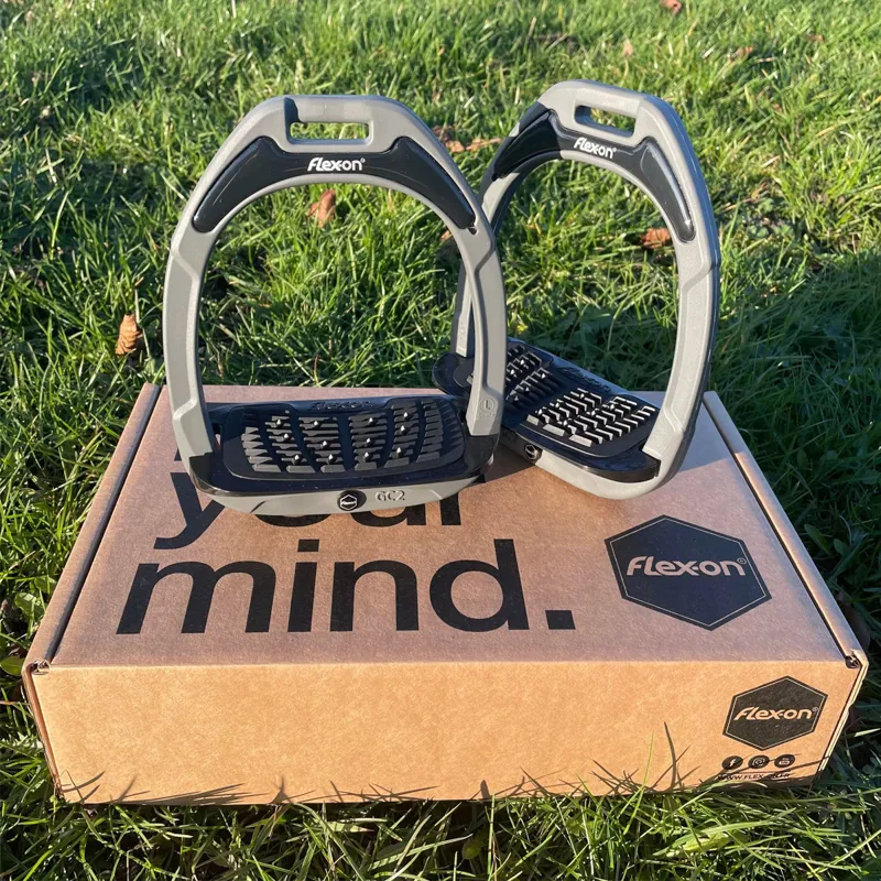 Flex-On Green Composite Stirrups - Inclined Ultra Grip - Grey/Black/Grey